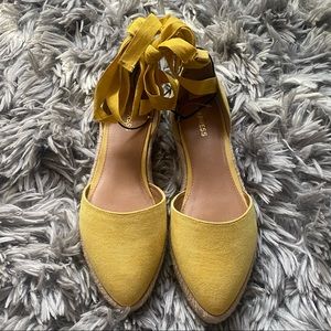 Espadrilles flat shoes, yellow. Size 7. Brand new!